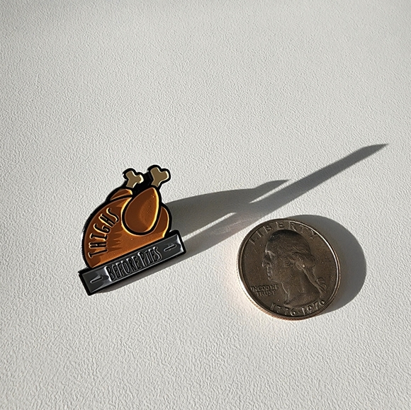 Modcloth "Thighs Before Pies" pin - Picture 3 of 3